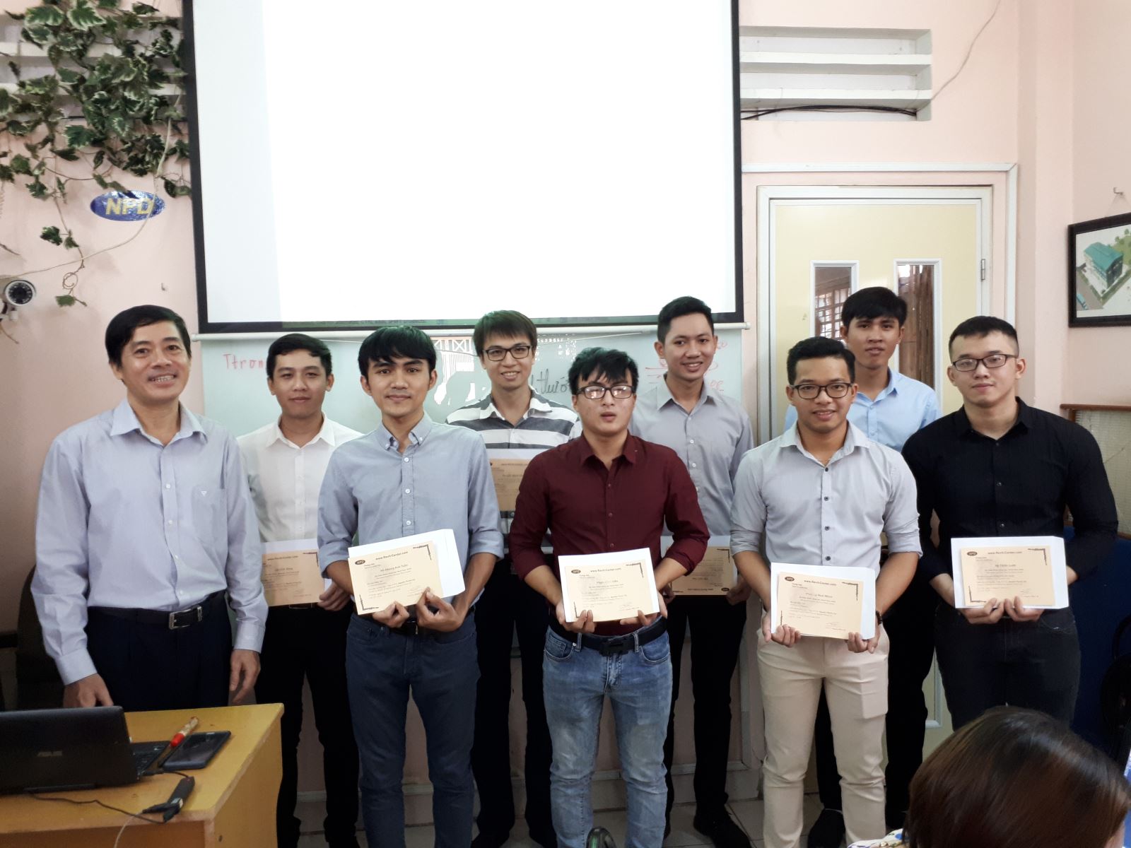 Chúc mừng Học viên nhận giấy chứng nhận Revit Tháng 7 năm 2018
